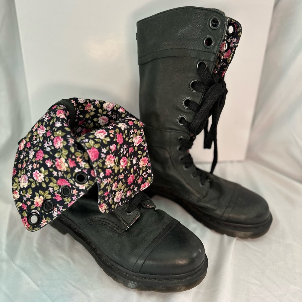 Dr. Martens Triumph Boots Green Floral Leather Fold Over Women’s Size 9